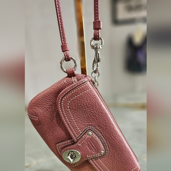 Coach Pebbled Leather Turnlock Wristlet Clutch Dusty Rose - Picture 11 of 11